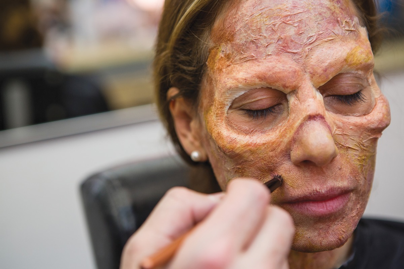 Illustration for article titled Cosplayers and Amateur Horror Directors Will Love This Book of Makeup Techniques